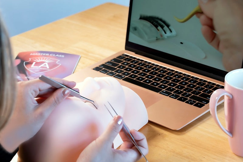 Eyelash Extensions Masterclass ONLINE + Kit
